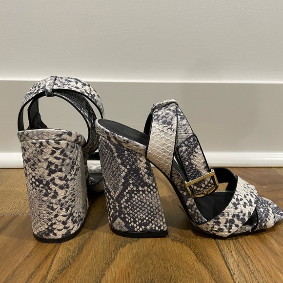 •SOLD•Qupid Snakeskin open-toe block heels - Picture 4 of 7